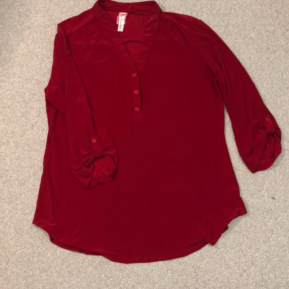 Red 3/4 sleeve top women’s size Large